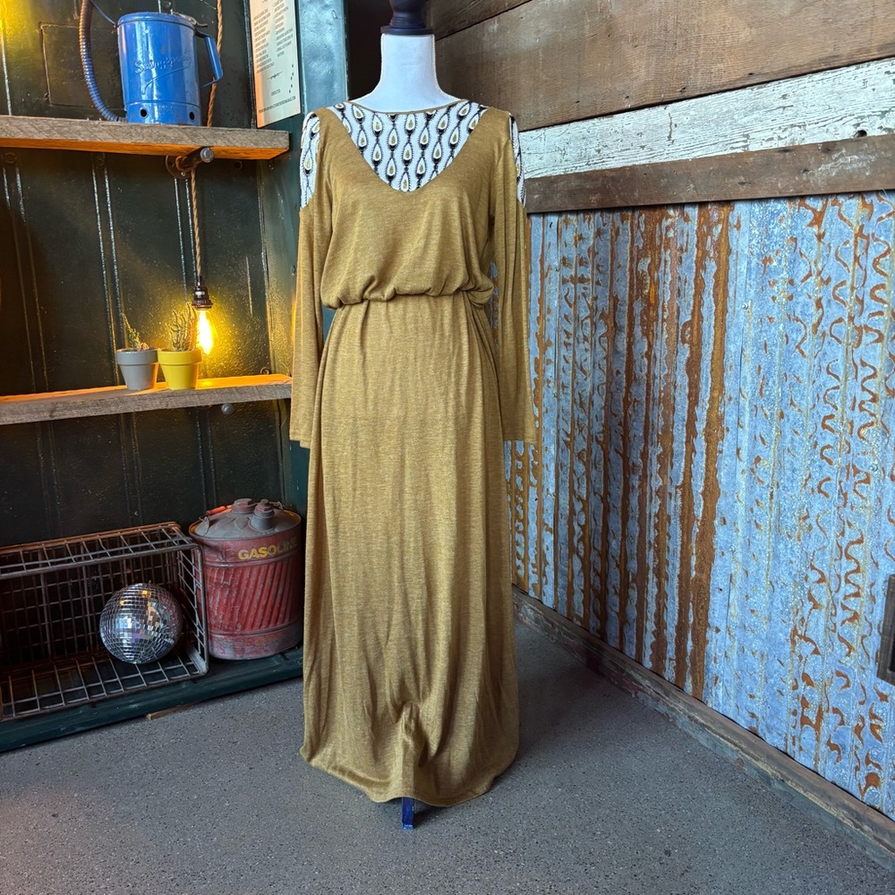 Chic Gold Long Sleeve Women's Dress